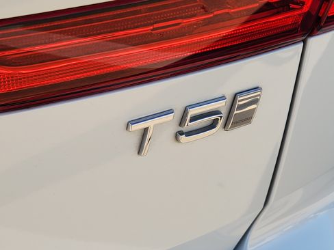 Used 2019 Volvo XC60 T5 Inscription w/ Protection Package Premier image 14