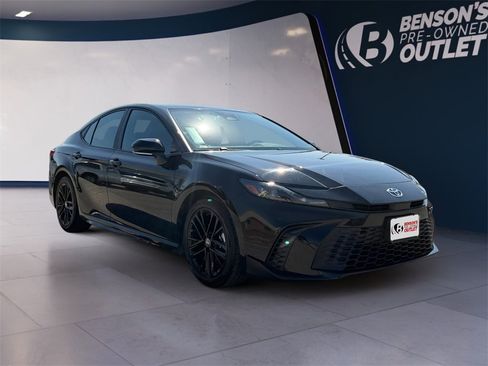 Used 2025 Toyota Camry SE image 7