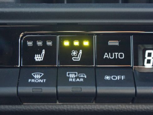 Used 2024 Toyota Crown Platinum image 8