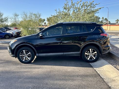 Used 2018 Toyota RAV4 XLE image 6