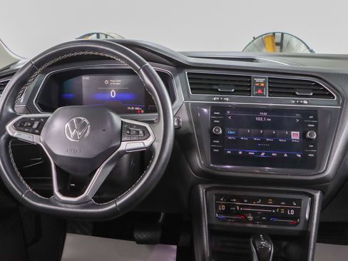 Used 2023 Volkswagen Tiguan SE FWD image 17