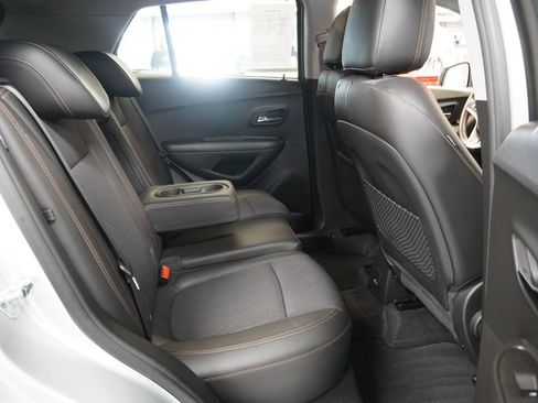 Used 2020 Chevrolet Trax LT w/ LT Convenience Package image 28