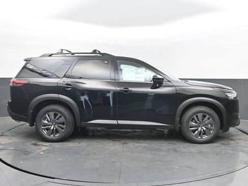 New 2025 Nissan Pathfinder SV w/ SV Premium Package image 8