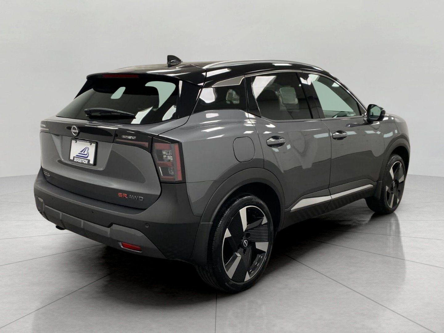Certified 2025 Nissan Kicks SR AWD/4WD image 3