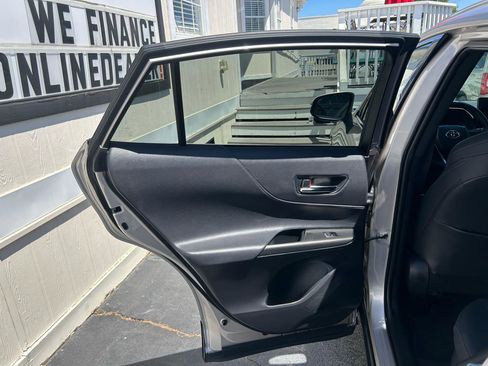 Used 2023 Toyota Venza XLE image 27