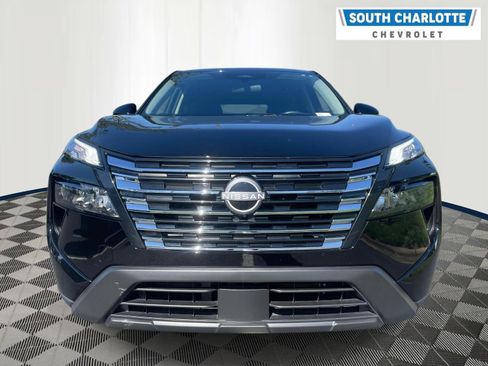 Used 2025 Nissan Rogue SV FWD image 2