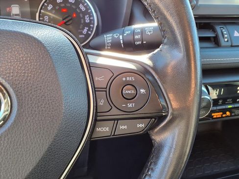 Used 2019 Toyota RAV4 XLE Premium image 23