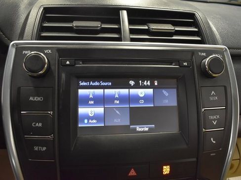 Used 2016 Toyota Camry LE image 19