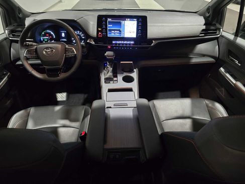 Used 2022 Toyota Sienna XSE w/ XSE Plus Package image 25