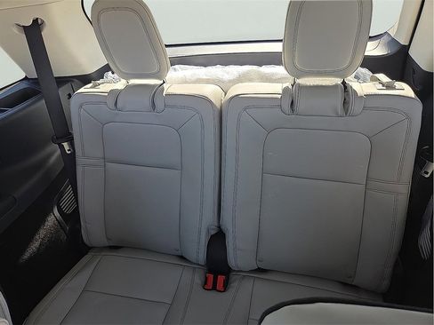 New 2026 Lincoln Aviator Reserve image 9