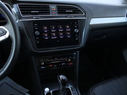 Used 2024 Volkswagen Tiguan SE AWD/4WD image 13