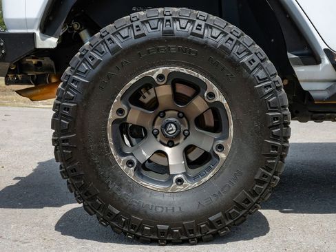 Used 2018 Jeep Wrangler Unlimited Sahara image 60