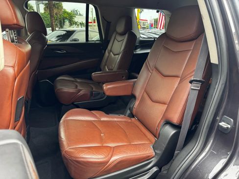 Used 2015 Cadillac Escalade Premium image 23