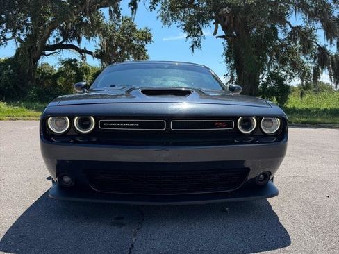 Used 2019 Dodge Challenger R/T RWD image 9