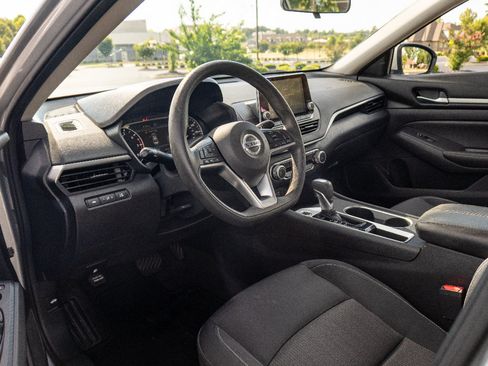 Used 2022 Nissan Altima 2.5 SV FWD image 11