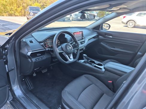 Used 2024 Nissan Altima 2.5 SV image 13