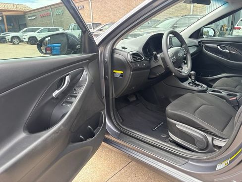 Used 2018 Hyundai Elantra GT FWD image 15