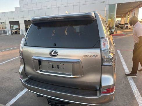 Used 2022 Lexus GX 460 Luxury w/ Off Road Package image 11