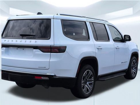 Used 2024 Jeep Wagoneer Series II w/ Flexible Seating Group RWD image 5