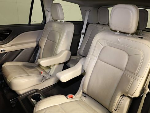Used 2021 Lincoln Aviator Reserve w/ Class IV Trailer Tow Package image 11