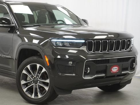 Used 2024 Jeep Grand Cherokee Overland w/ Adv Protech Group III AWD/4WD image 3