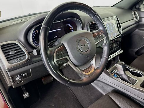 Used 2020 Jeep Grand Cherokee Laredo w/ 18" Wheel & 8.4" Radio Group image 9