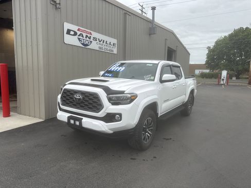 Used 2023 Toyota Tacoma TRD Sport AWD/4WD image 4