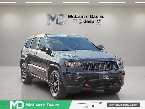 Used 2018 Jeep Grand Cherokee Trailhawk AWD/4WD image 1