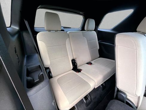 Used 2022 Chevrolet Traverse LS FWD image 30
