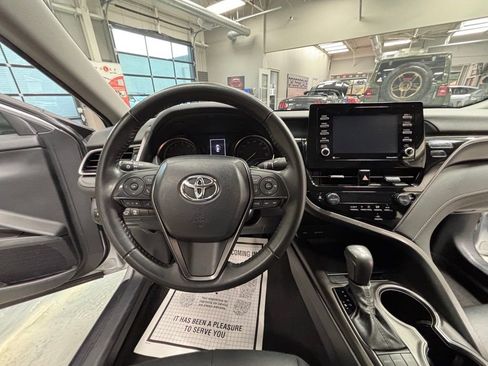 Used 2024 Toyota Camry SE image 9