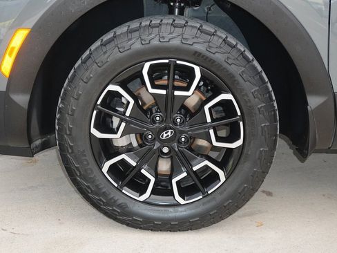 Used 2023 Hyundai Santa Cruz SEL Premium w/ Launch Package image 9