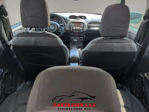 Used 2017 Jeep Renegade Altitude FWD image 23