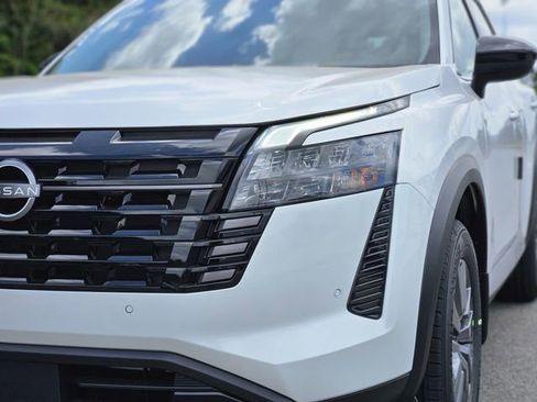 New 2026 Nissan Pathfinder SV FWD image 9