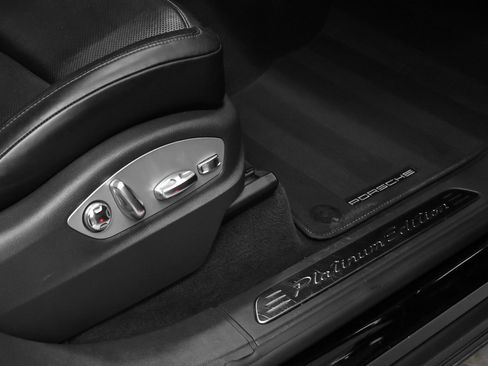 Certified 2018 Porsche Cayenne Platinum Edition image 20