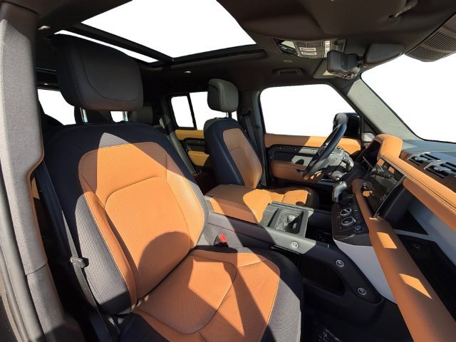 Used 2024 Land Rover Defender 130 X-Dynamic SE AWD/4WD image 16