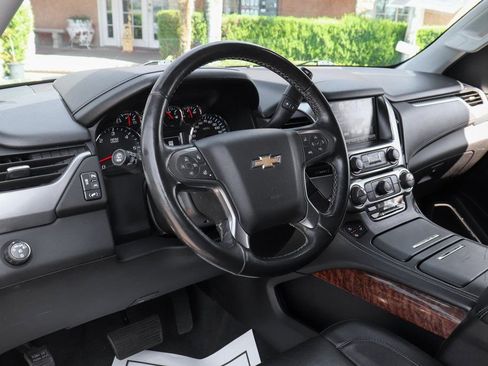 Used 2020 Chevrolet Suburban Premier image 22