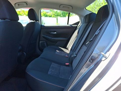 Used 2025 Nissan Sentra SR FWD image 10