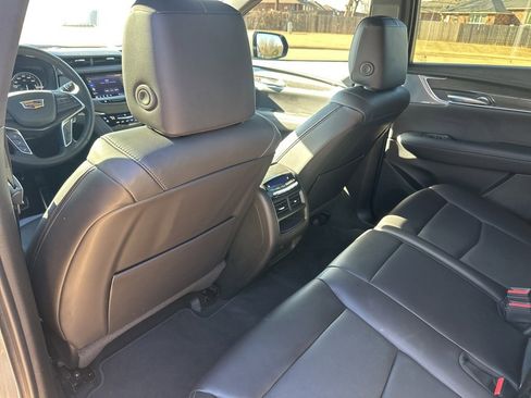 Certified 2025 Cadillac XT5 Sportv image 36