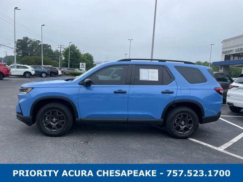 Used 2025 Honda Pilot TrailSport image 2