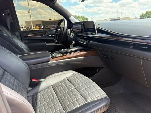 Used 2023 Cadillac Escalade Sport Platinum w/ LPO, ONYX Package AWD/4WD image 9