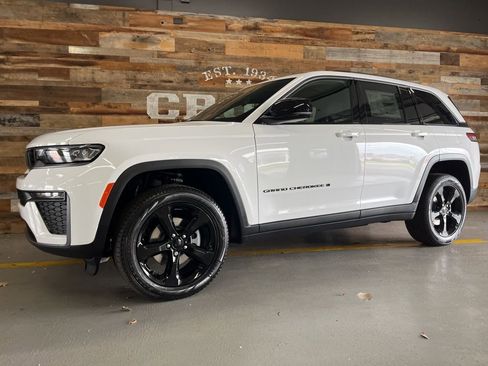 New 2026 Jeep Grand Cherokee Limited w/ Limited Altitude Package image 17
