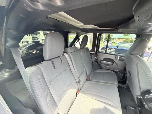 Used 2024 Jeep Wrangler Unlimited w/ Convenience Group AWD/4WD image 40