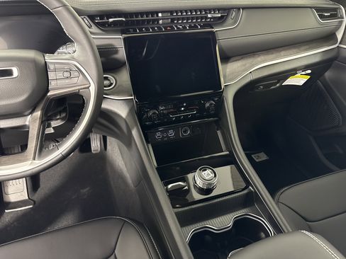 New 2025 Jeep Grand Cherokee Limited image 22