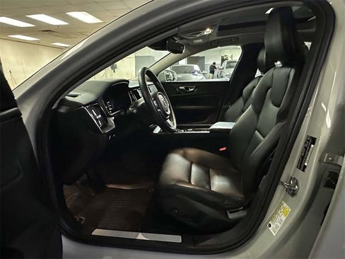 Used 2019 Volvo S60 T6 Momentum image 13