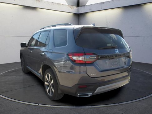 Used 2024 Honda Pilot Touring image 4