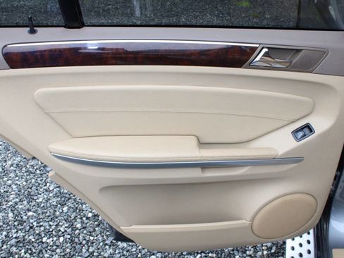 Used 2011 Mercedes-Benz GL 450 GL 450 4MATIC AWD 4dr SUV image 23