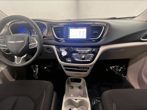 Used 2023 Chrysler Voyager LX FWD image 15