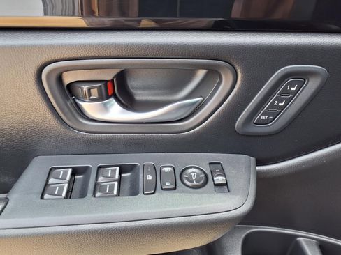Used 2025 Honda Pilot EX-L image 22