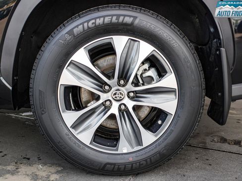 Used 2023 Toyota Highlander XLE AWD/4WD image 28