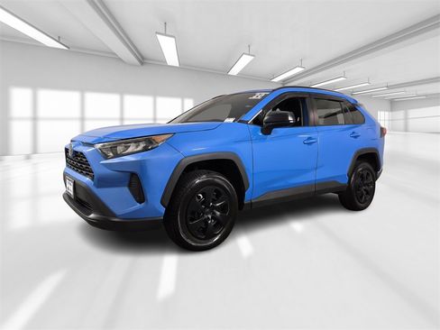 Used 2020 Toyota RAV4 LE image 2